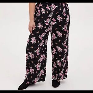 Torrid Black Floral Crinkle GauzeWide Leg Pants 0